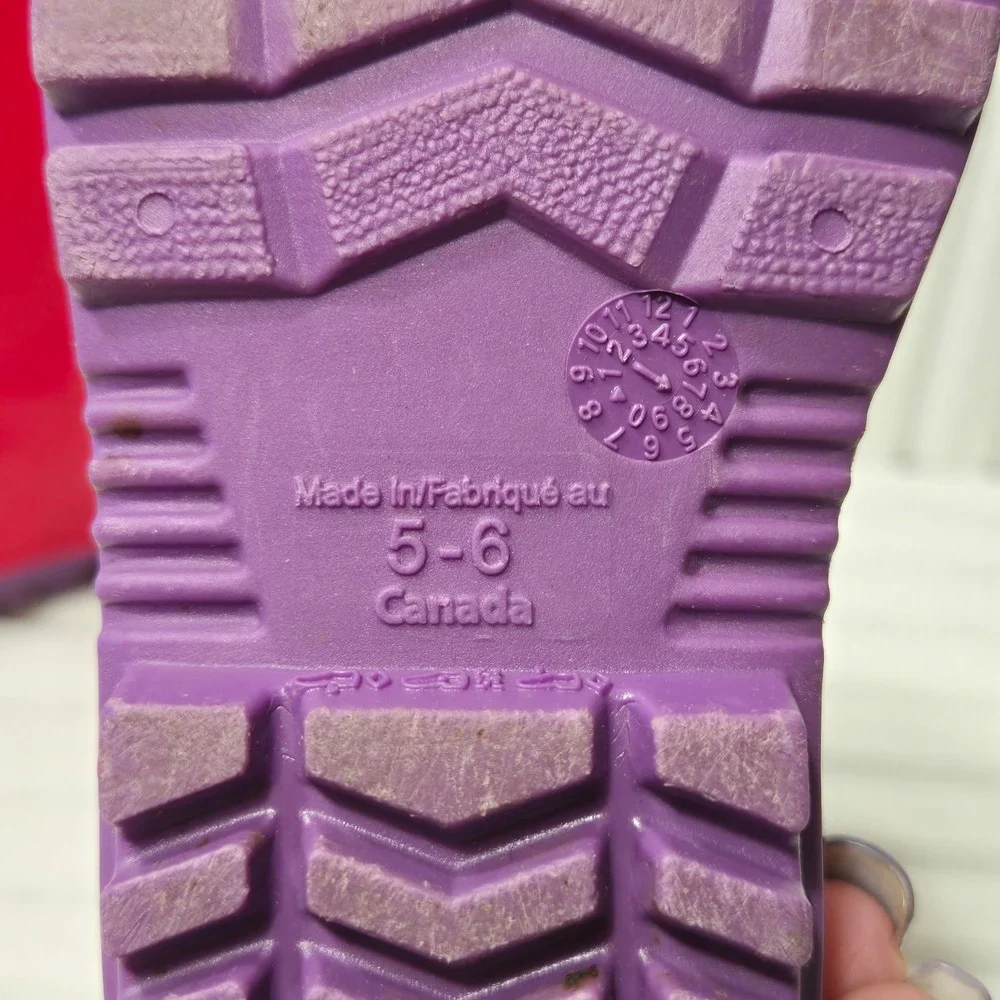 Kids Pink Rubber Rain Boots Purple Lug Sole Waterproof Size 5-6 Made‎ in Canada